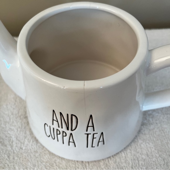 Quartet of Vintage Teapots and Tea Kettle - Picture 7 of 10